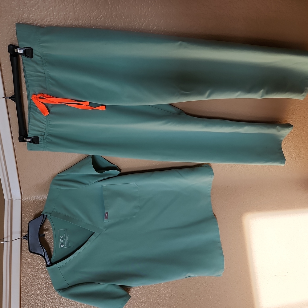 Figs Scrubs set in Jade Green, Top S, Pants MP